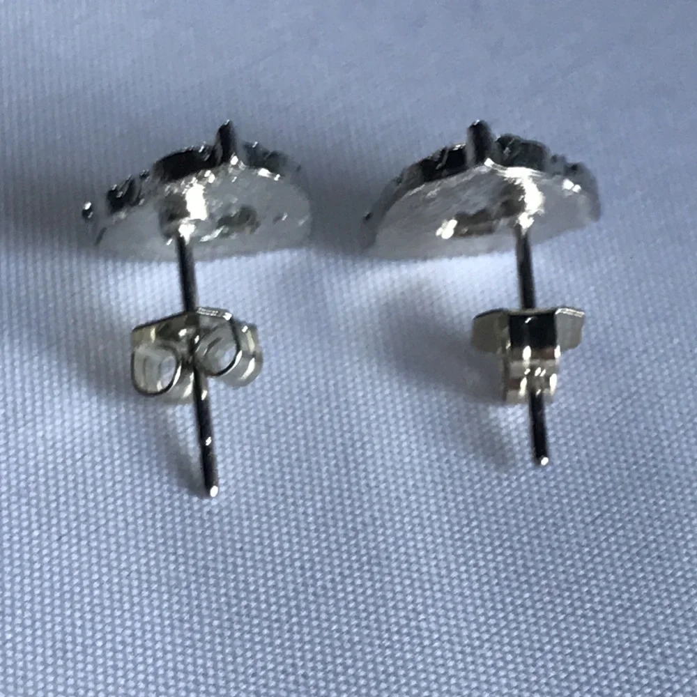 🎉Gift with Bundle🎉New! Cubic Zirconia Heart Studs - Picture 5 of 8